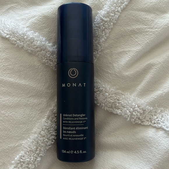 Monat Hair Monat Unknot Detangler Conditions And Restores With